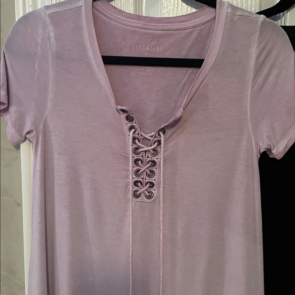 Bundle 2 t-shirts Guess Black and Light Purplish American Eagle Short Sleeve - Picture 3 of 8